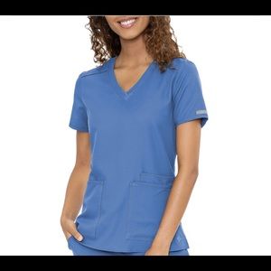 Medcouture Insight Women’s 3-pocket V-neck Scrub Top - ceil blue
